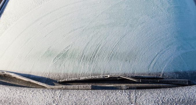 Defrost-Windshielf-e1480957079436-678x364 (1)