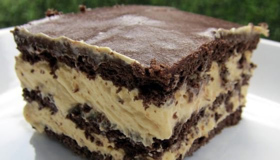 dPeanut-Butter-Chocolate-Eclair-Cake-560x320 (1)