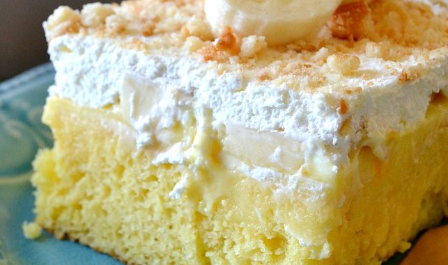 BANANA-PUDDING-POKE-CAKE
